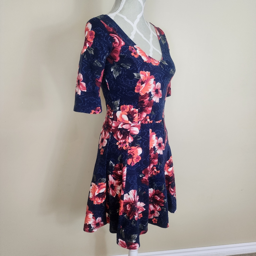 Hollister 3/4 Sleeve Floral Mini Dress Size Medium Fit & Flare Scoop Neck Preppy